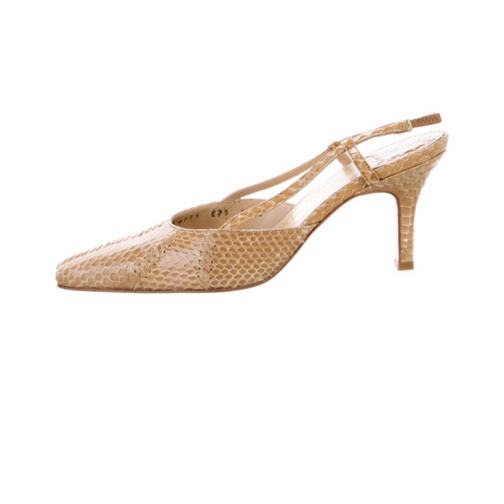 SOLD!!NEW Salvatore Ferragamo Pump size 35.5